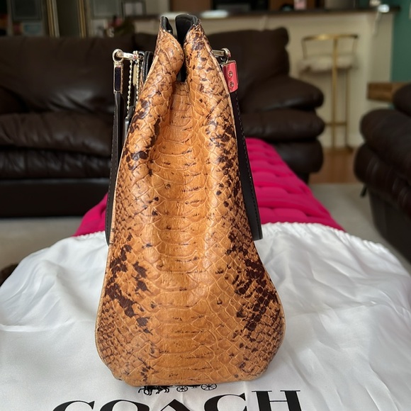 Coach Minetta Crossbody-EUC - Picture 4 of 12